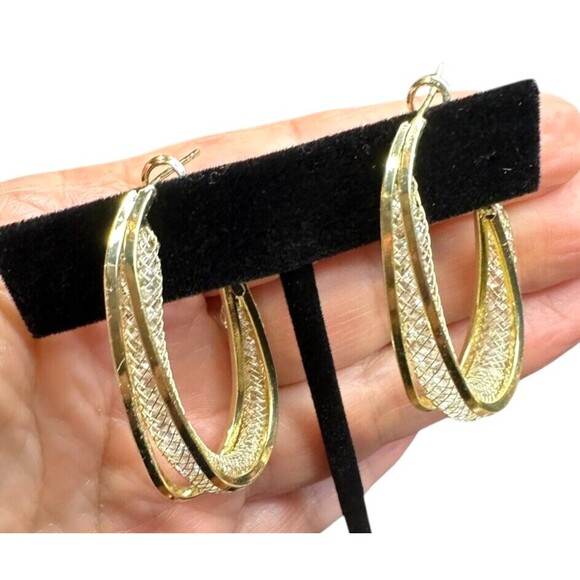 lot 2 gold Tone Oval hoop earrings subtle bling elegant interesting - Picture 2 of 15